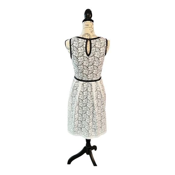 CYNTHIA ROWLEY | White & Black Laced Dress. Sz. 6 - Picture 3 of 9